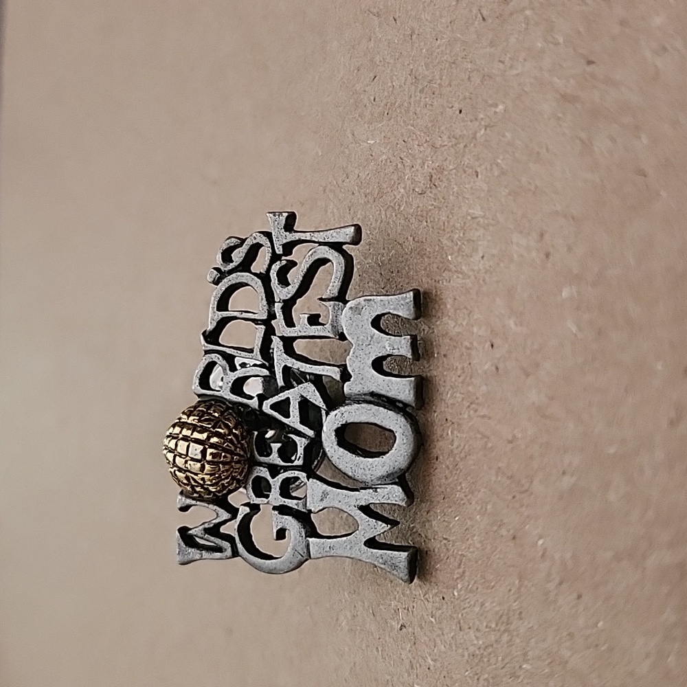 Pin Collection - Picture 12 of 13